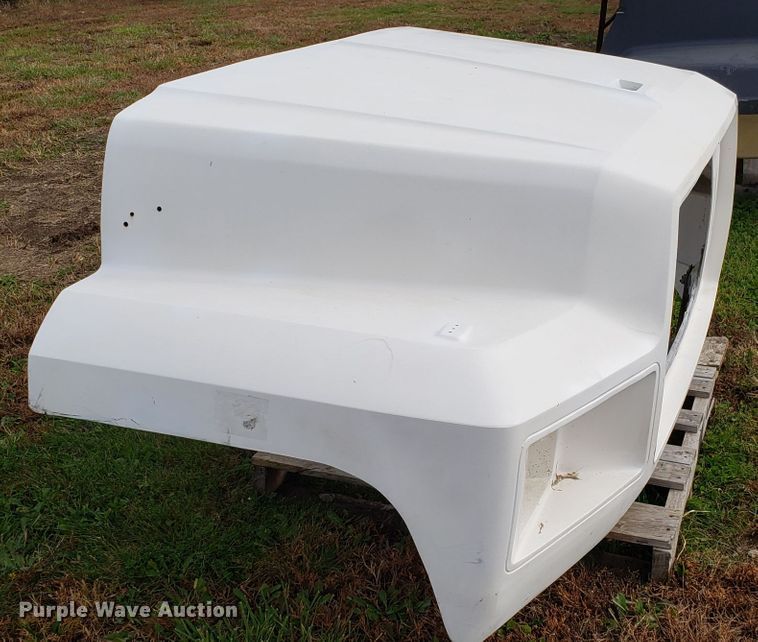 image for item DG8835 Ford F600 hood