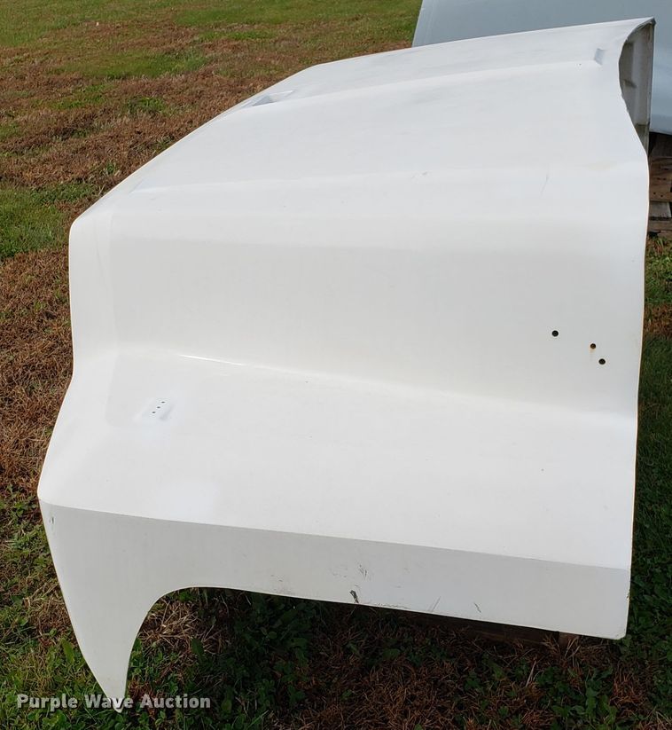 image for item DG8835 Ford F600 hood
