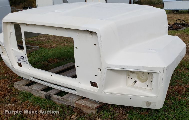 image for item DG8835 Ford F600 hood