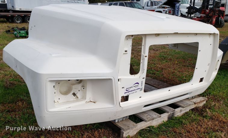 image for item DG8835 Ford F600 hood