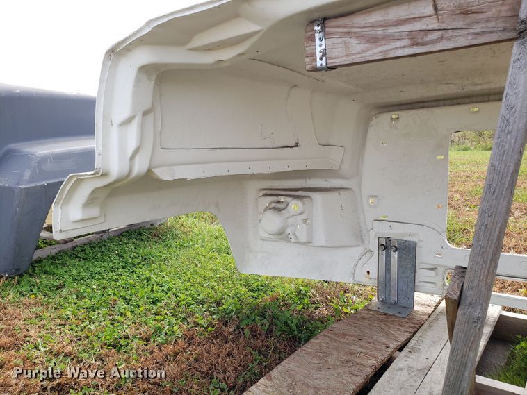 image for item DG8835 Ford F600 hood