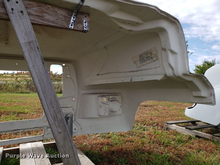 image for item DG8835 Ford F600 hood