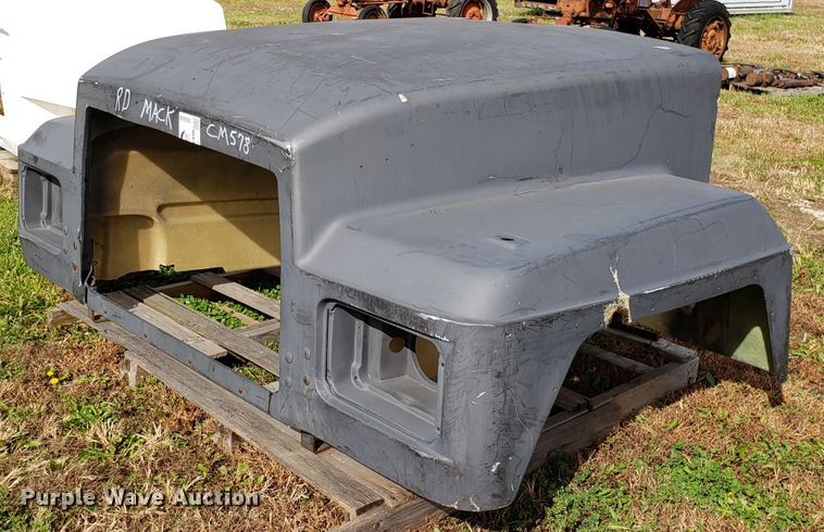 image for item DG8836 Mack CM578 hood