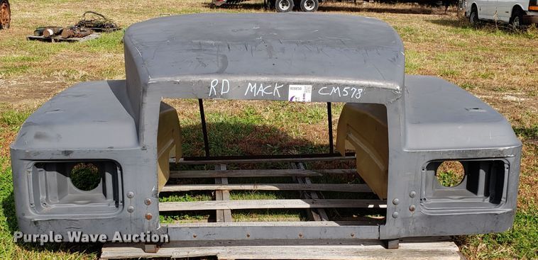 image for item DG8836 Mack CM578 hood