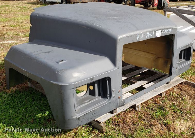 image for item DG8836 Mack CM578 hood