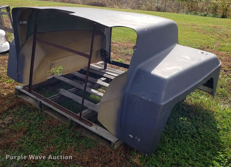 image for item DG8836 Mack CM578 hood