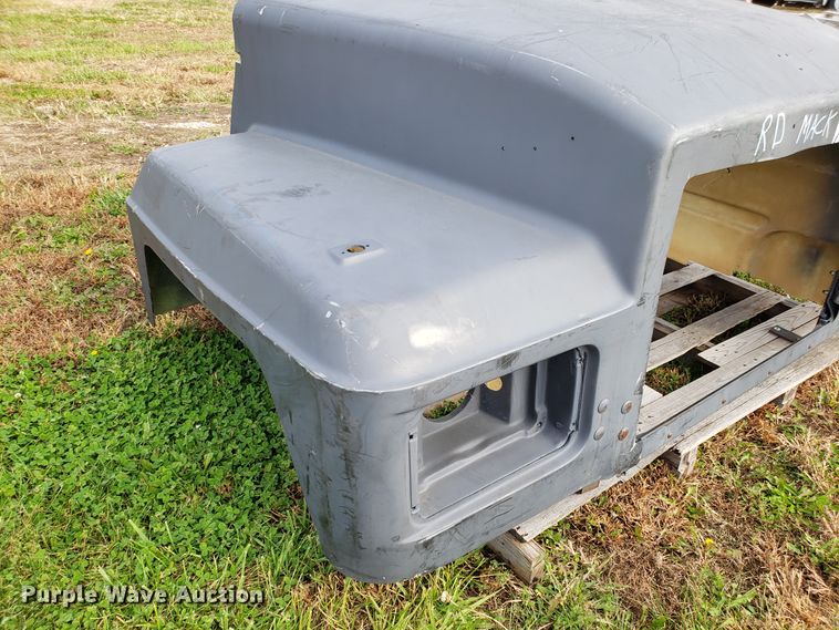 image for item DG8836 Mack CM578 hood