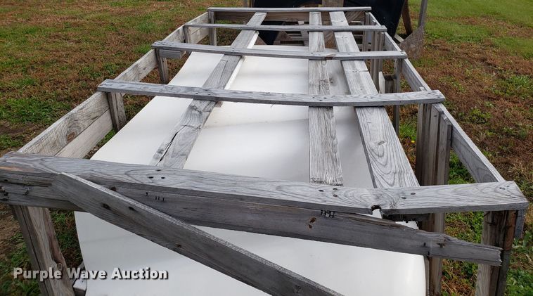 image for item DG8837 Ford F700 hood