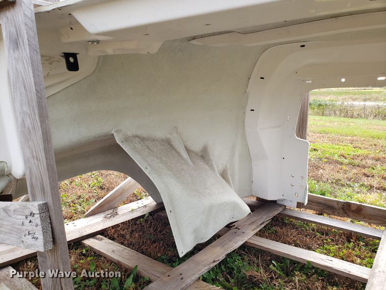 image for item DG8837 Ford F700 hood