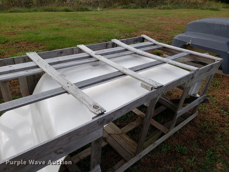 image for item DG8837 Ford F700 hood