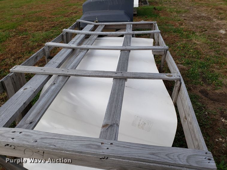 image for item DG8837 Ford F700 hood