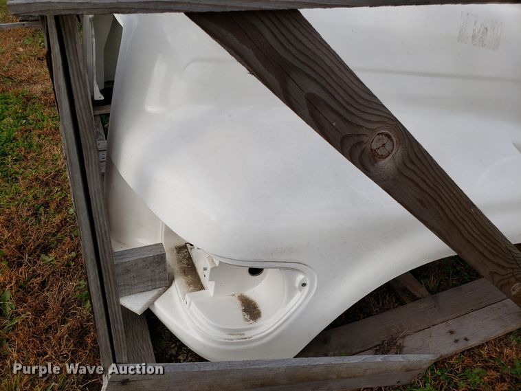 image for item DG8837 Ford F700 hood