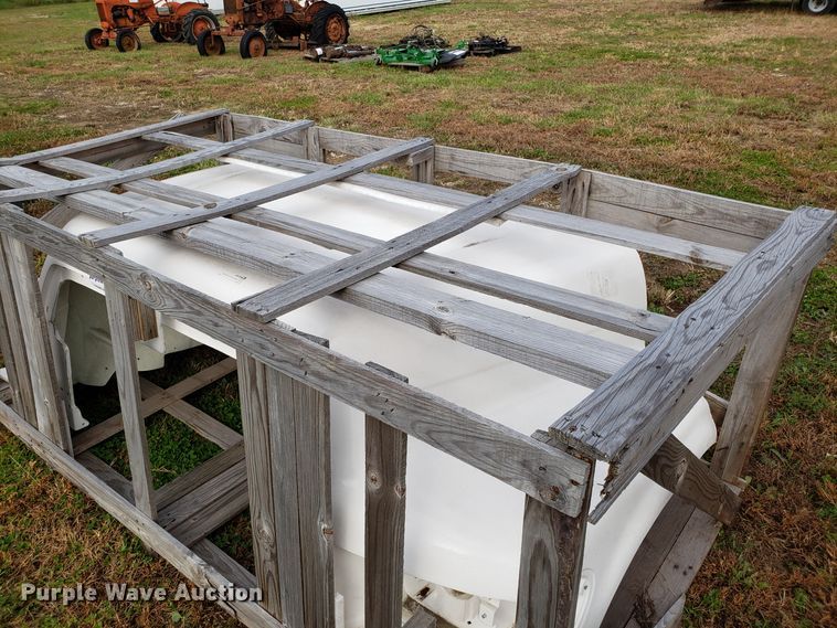 image for item DG8837 Ford F700 hood