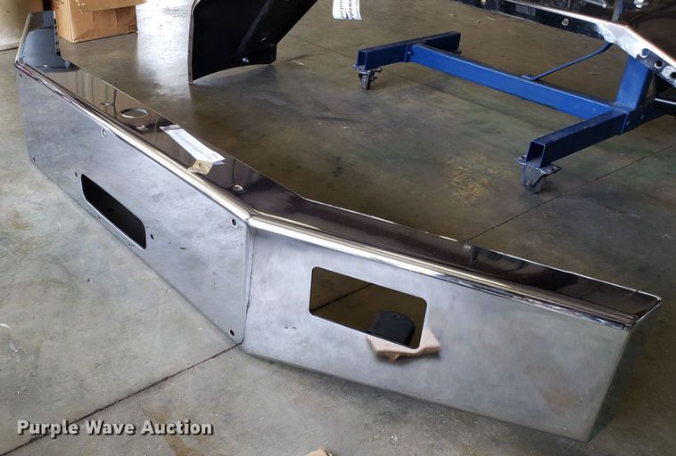 image for item DG8844 Western Star 4900HD logger front bumper