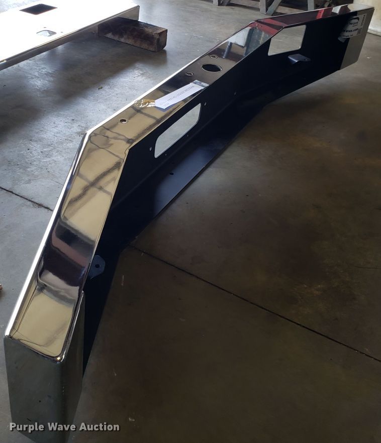 image for item DG8844 Western Star 4900HD logger front bumper
