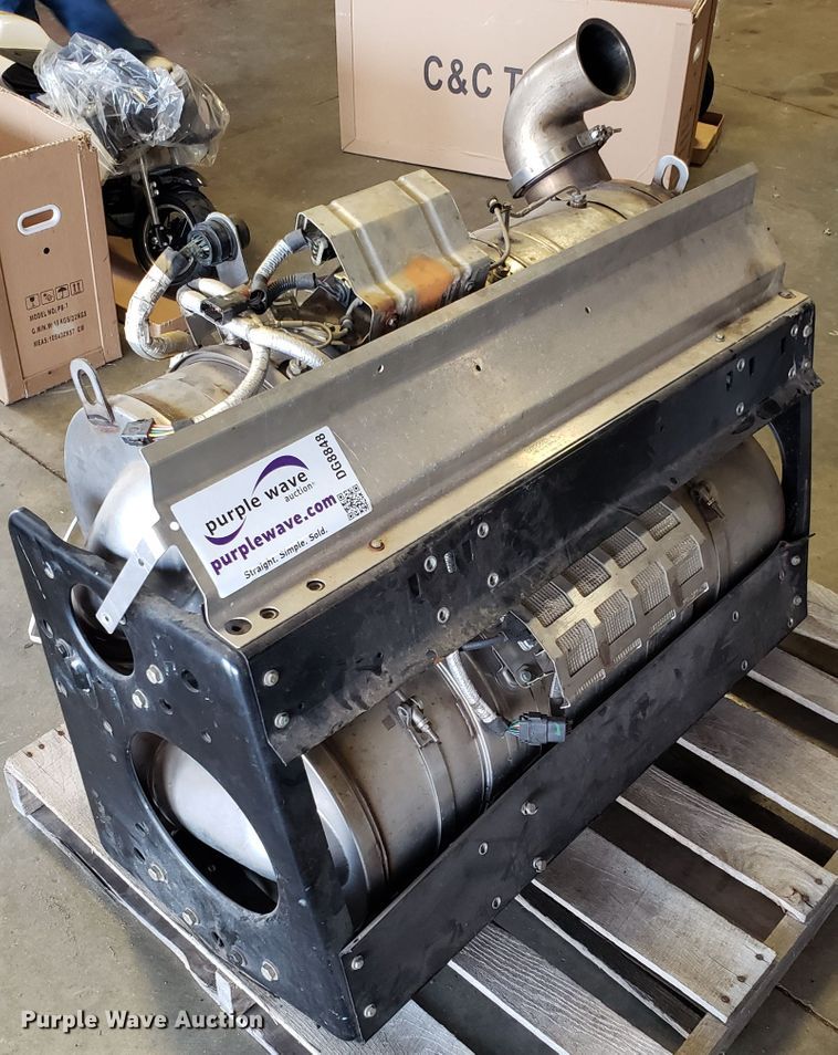 image for item DG8848 2014 Peterbilt Cummins ISX DPF exhaust system