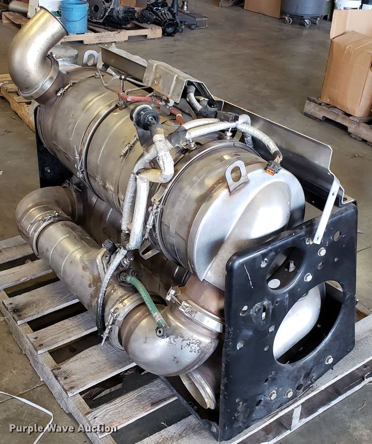 image for item DG8848 2014 Peterbilt Cummins ISX DPF exhaust system