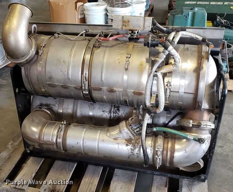 image for item DG8848 2014 Peterbilt Cummins ISX DPF exhaust system