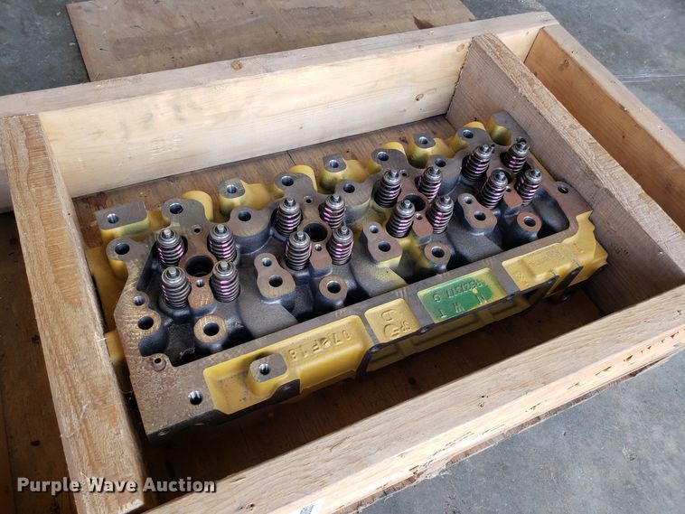 image for item DG8851 John Deere cylinder head