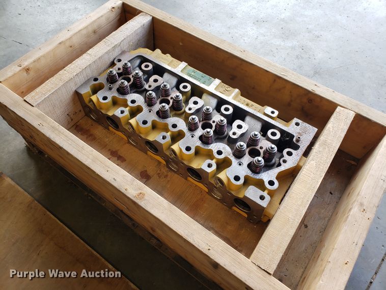 image for item DG8851 John Deere cylinder head