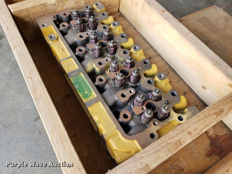 image for item DG8851 John Deere cylinder head