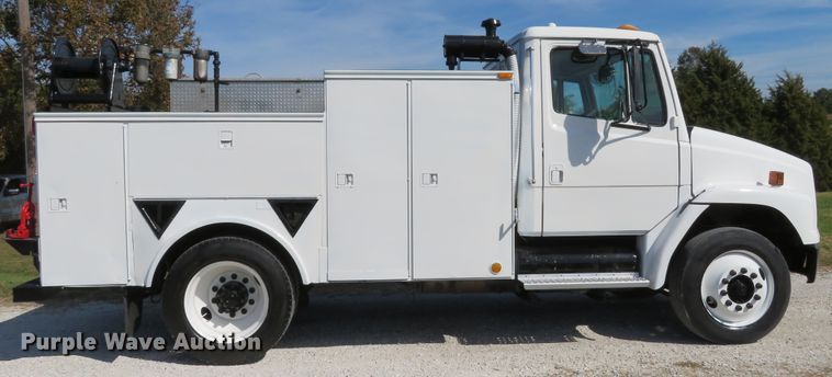 image for item DH1640 2002 Freightliner FL70 utility truck