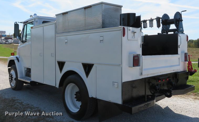 image for item DH1640 2002 Freightliner FL70 utility truck