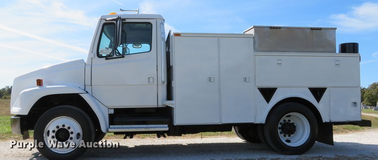 image for item DH1640 2002 Freightliner FL70 utility truck
