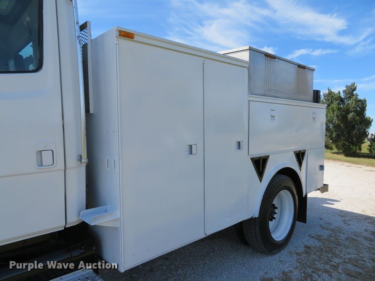 image for item DH1640 2002 Freightliner FL70 utility truck