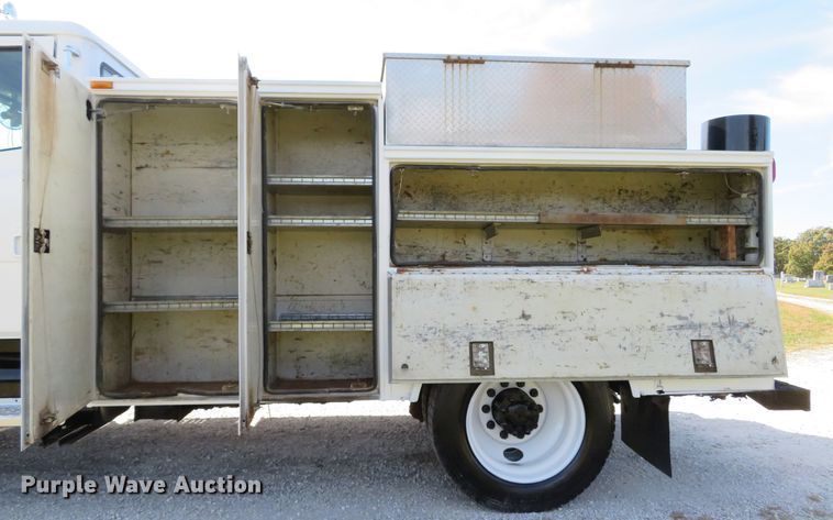 image for item DH1640 2002 Freightliner FL70 utility truck