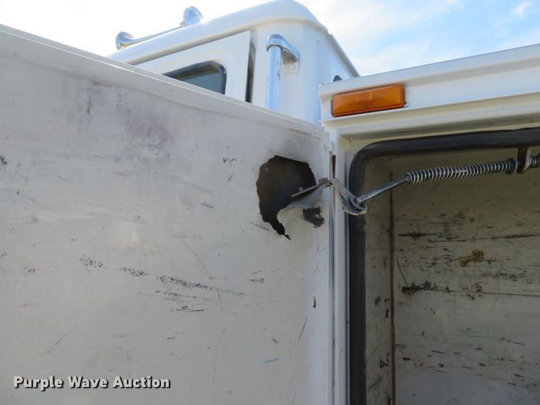 image for item DH1640 2002 Freightliner FL70 utility truck