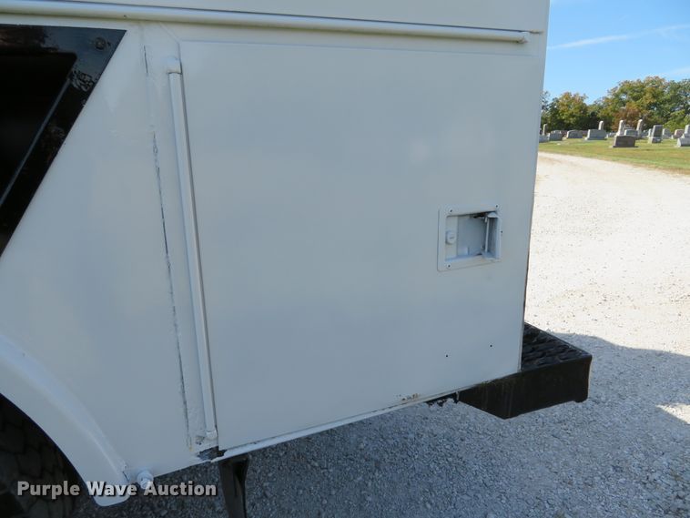 image for item DH1640 2002 Freightliner FL70 utility truck