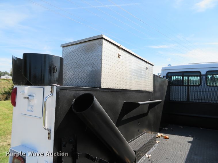 image for item DH1640 2002 Freightliner FL70 utility truck