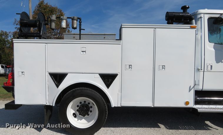 image for item DH1640 2002 Freightliner FL70 utility truck