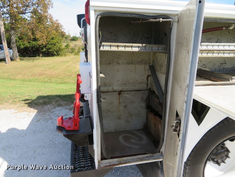 image for item DH1640 2002 Freightliner FL70 utility truck