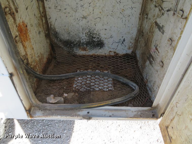 image for item DH1640 2002 Freightliner FL70 utility truck