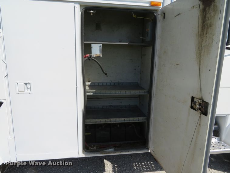 image for item DH1640 2002 Freightliner FL70 utility truck