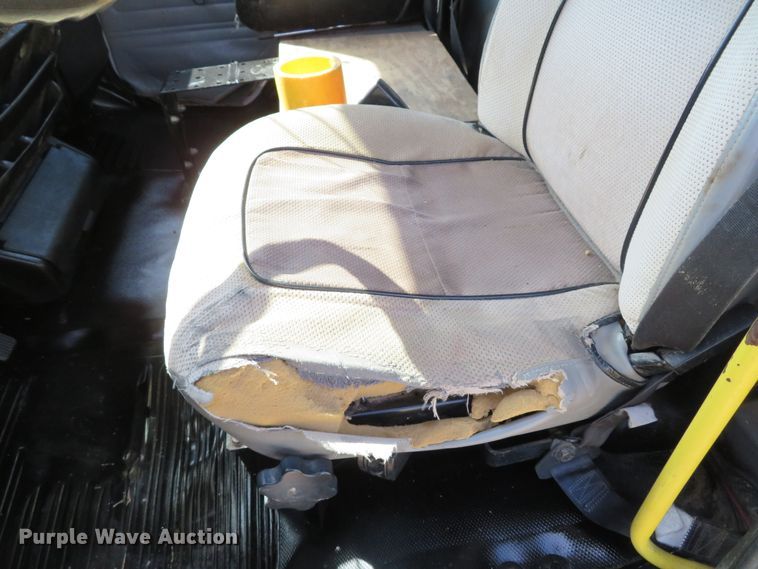 image for item DH1640 2002 Freightliner FL70 utility truck