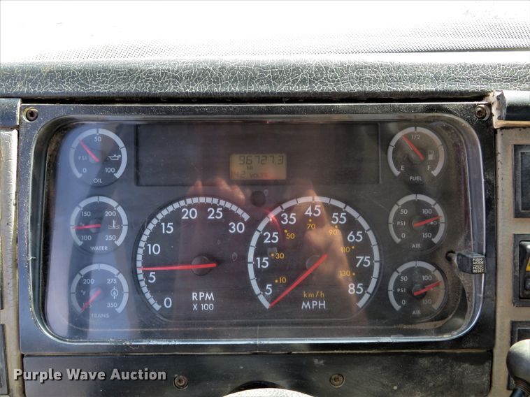 image for item DH1640 2002 Freightliner FL70 utility truck