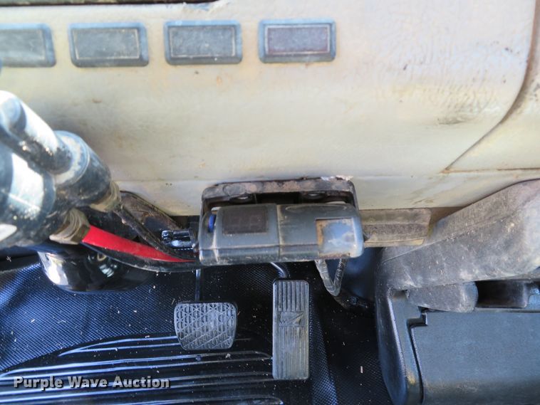 image for item DH1640 2002 Freightliner FL70 utility truck