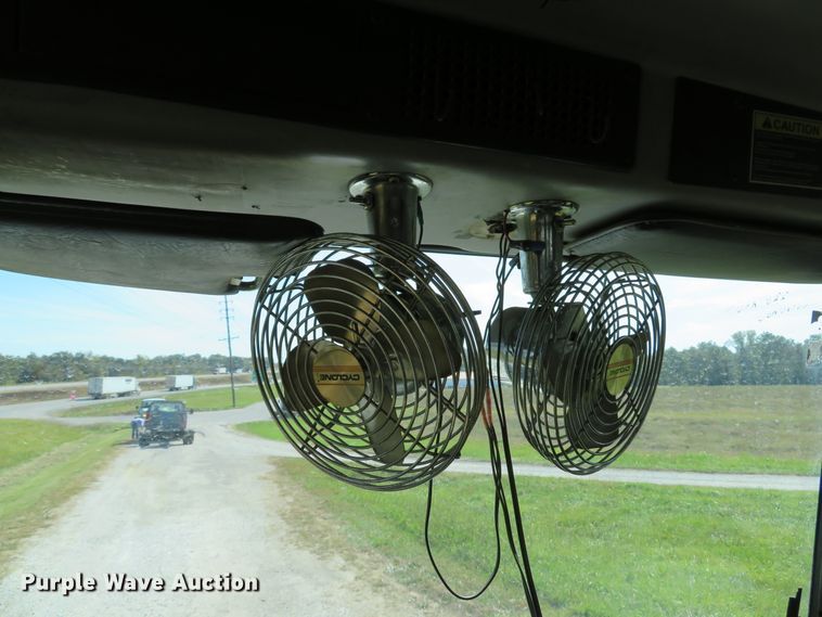 image for item DH1640 2002 Freightliner FL70 utility truck