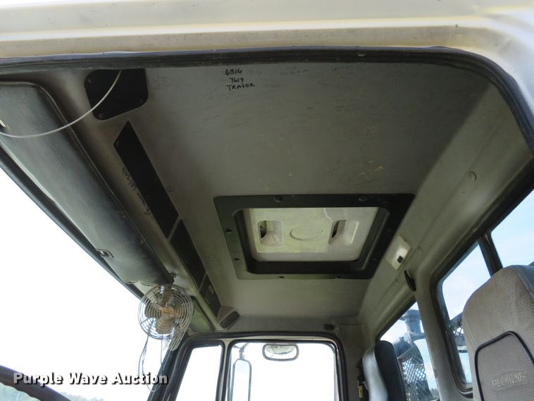 image for item DH1640 2002 Freightliner FL70 utility truck