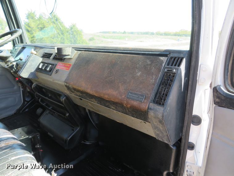 image for item DH1640 2002 Freightliner FL70 utility truck