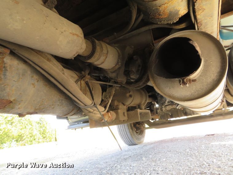 image for item DH1640 2002 Freightliner FL70 utility truck