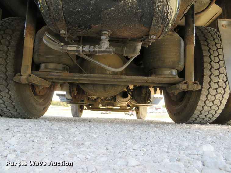 image for item DH1640 2002 Freightliner FL70 utility truck