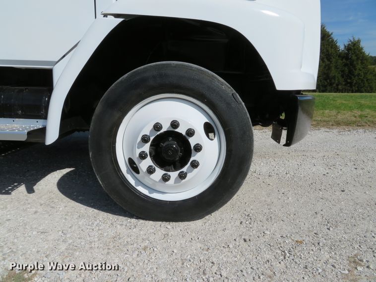 image for item DH1640 2002 Freightliner FL70 utility truck