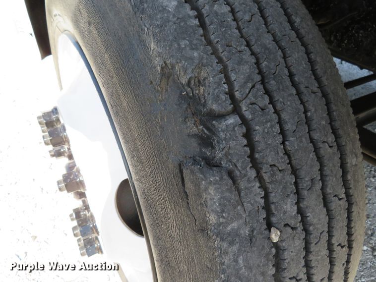 image for item DH1640 2002 Freightliner FL70 utility truck