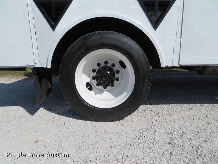 image for item DH1640 2002 Freightliner FL70 utility truck