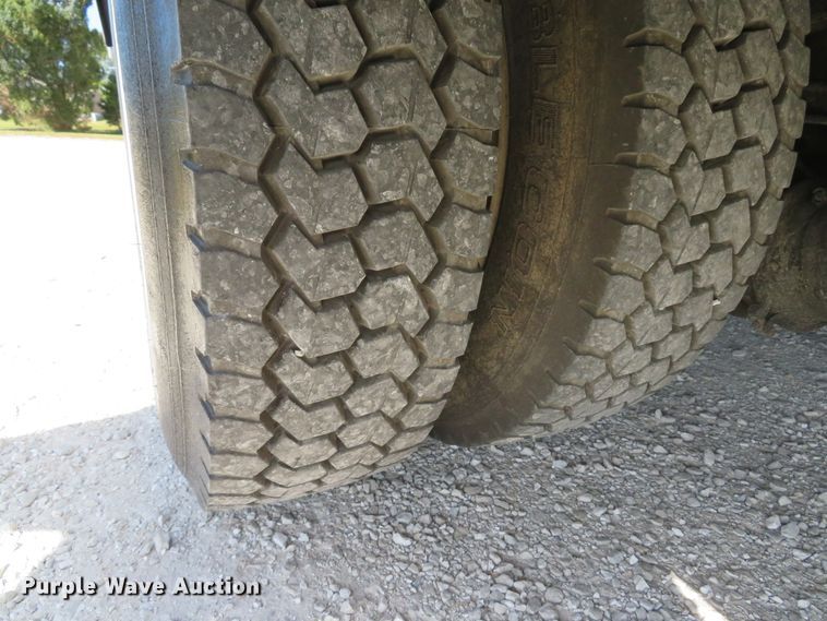 image for item DH1640 2002 Freightliner FL70 utility truck