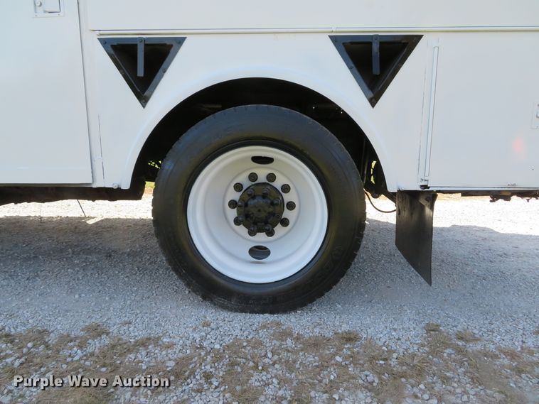 image for item DH1640 2002 Freightliner FL70 utility truck